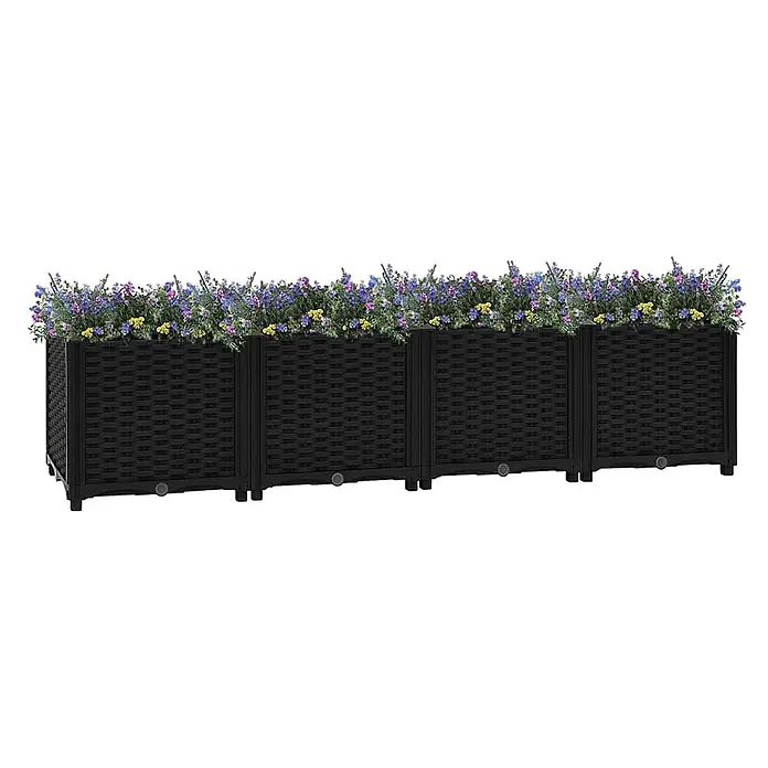Furnicato Hochbeet - 160 x 40 x 38 cm, Kunststoff, Schwarz - Langer schwarzer modularer Pflanzkasten in Rattan-Optik, gefüllt mit leuchtend blauen, violetten und gelben Blumen.