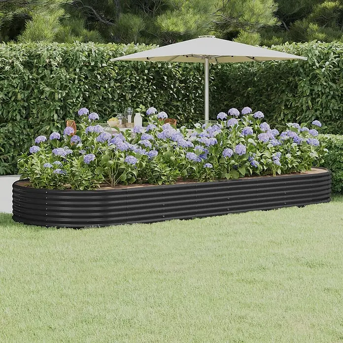 Furnicato Hochbeet - 373 x 373 x 36 cm, Stahl, Anthrazit - Schwarzes Wellblech-Hochbeet, oval geformt, mit lila Hortensien bepflanzt, im Garten.