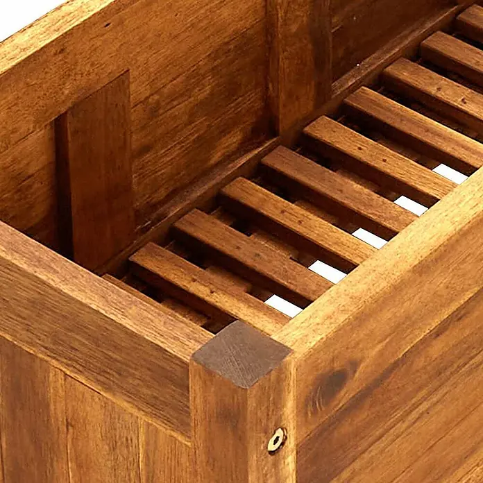 Furnicato Hochbeet Akazienholz geölt - 30 x 150 x 25 cm, Holz, Braun - Nahaufnahme des Inneren eines dunkelbraunen Holzpflanzgefäßes mit Lattenboden für die Drainage.