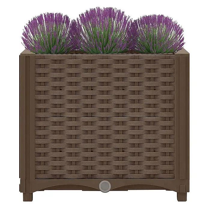 Furnicato Hochbeet - 40 x 40 x 38 cm, Kunststoff, Braun - Brauner Rattan-Look Pflanzkübel mit lila Lavendelpflanzen und Ablaufstopfen.