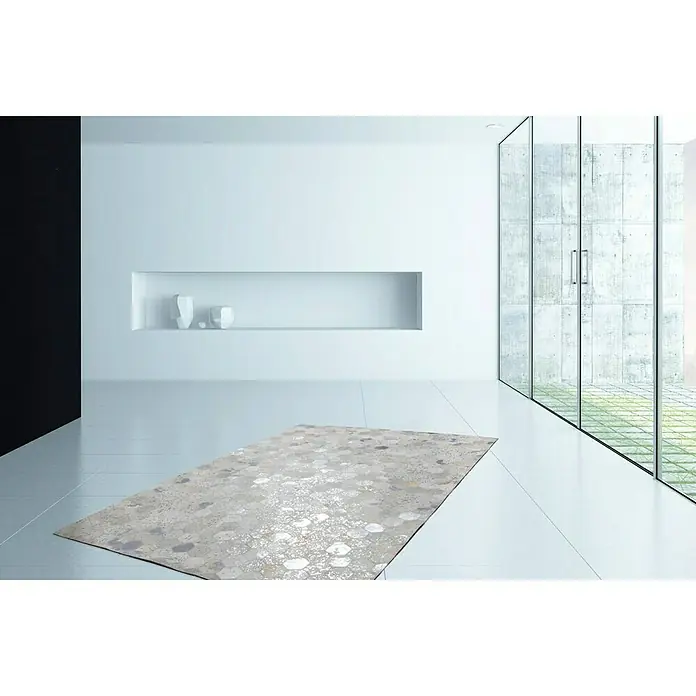 Kayoom Lederteppich Dazzle 200Grau/Silber, 170 x 120 cm, 100 % Leder - Moderner Teppich mit abstraktem Muster in einem minimalistischen Raum. Der Teppich verleiht dem Raum eine elegante Note.