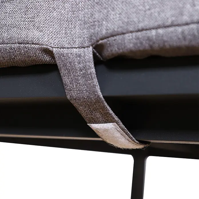 Outsunny Loungemöbel-Set 4-tlg. mit Tisch - 4 -tlg., Aluminium, Polyester, mit Tischplatte aus gehärtetem Glas, Grau - Graues Textilkissen mit Klettverschlussband am dunklen Metallrahmen befestigt.