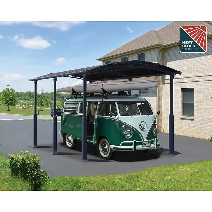 Palram – Canopia Carport Alpine - Medidas ext. (An x Pr): 3,59 x 6,49 m, Carport individual, Antracita - Cochera gris oscuro con paneles de tecnología Heat Block, que ofrece sombra y protección a una furgoneta verde y blanca aparcada en una entrada.