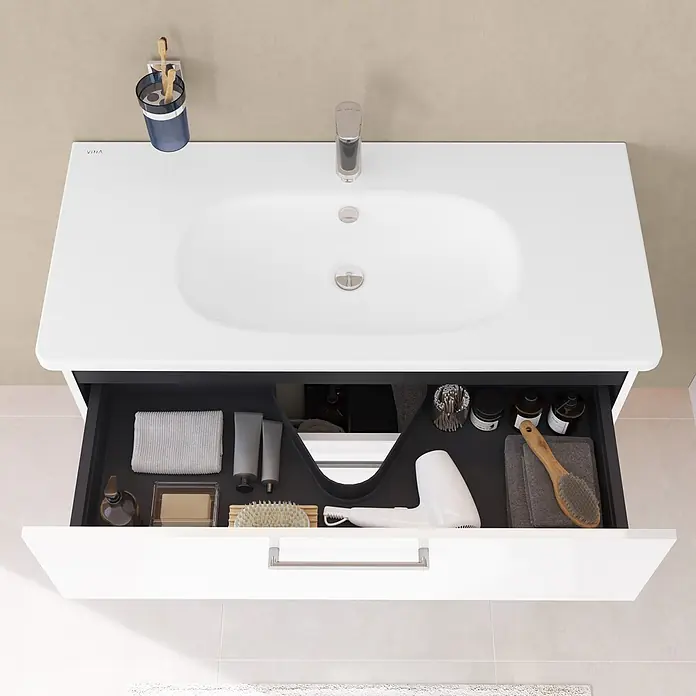 VitrA Badmöbel-Set Root Flat - B x T x H: 80 x 45 x 65 cm, Weiß, Hochglänzend - Weißer Badschrank mit integriertem Waschbecken und Chromarmatur, offene Schublade mit organisierten Toilettenartikeln und Föhn.