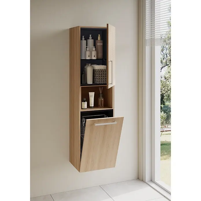 VitrA Hochschrank Root Flat - B x T x H: 42 x 36 x 155 cm, Eiche Natur, DIN Anschlag: Rechts - Leichter Wandschrank in Eichenoptik mit dunklem Interieur, offenen Regalen und kippbarem Wäschekorb.