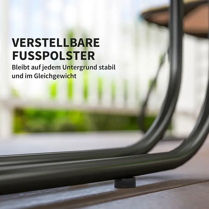 Outsunny Gartenstuhl-Set Lounge-Set mit Sofa - 4 Stk., PE-Rattan, Stahl, gehärtetes Glas, Polyester, Schaumstoff, Grau - Dunkles Metallmöbelbein mit verstellbarem schwarzem Fusspolster auf Holzuntergrund für Stabilität und Gleichgewicht.