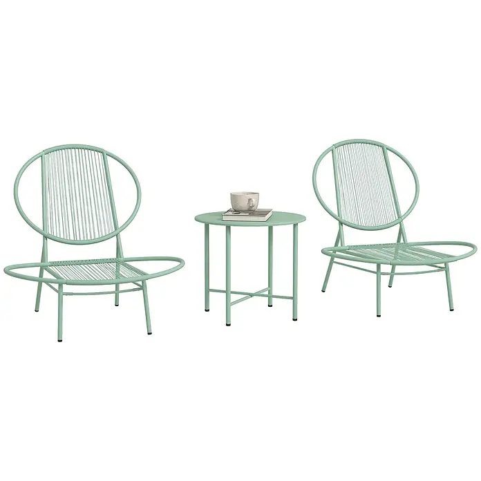 Outsunny Gartenstuhl-Set mit Tisch - 2 Stk., PE-Rattan, Stahl, Grün, B x T x H: 68 x 68 x 78 cm - Zwei hellgrüne Metall-Loungesessel mit Kordelrücken und -sitzen, flankieren einen passenden runden Beistelltisch mit Tasse und Buch.