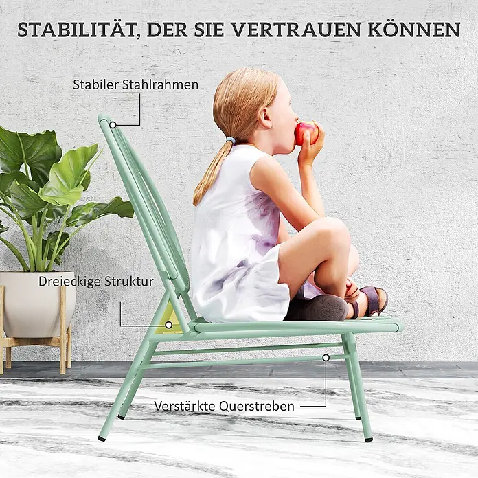 Outsunny Gartenstuhl-Set mit Tisch - 2 Stk., PE-Rattan, Stahl, Grün, B x T x H: 68 x 68 x 78 cm - Hellgrüner Metallstuhl mit stabilem Stahlrahmen, dreieckiger Struktur und verstärkten Querstreben, von einem Kind genutzt.