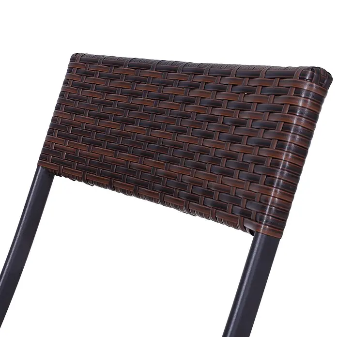 Outsunny Gartenstuhl-Set mit Tisch - 2 Stk., Metall, PE Polyrattan, Klappbar, Braun, B x T x H: 60 x 47 x 72 cm - Rückenlehne aus braunem geflochtenem Rattan mit dunklem Metallrahmen.