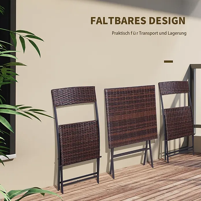 Outsunny Gartenstuhl-Set mit Tisch - 2 Stk., Metall, PE Polyrattan, Klappbar, Braun, B x T x H: 60 x 47 x 72 cm - Drei braune Rattan-Gartenmöbel (zwei Stühle, ein Tisch) sind zusammengeklappt und betonen ihr platzsparendes Design.