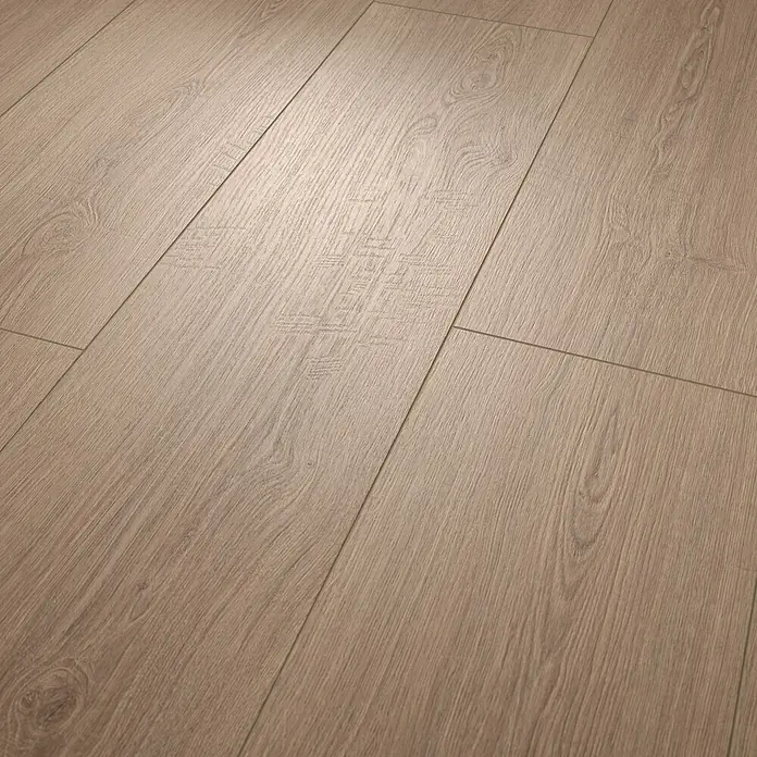 Egger Laminat NatureSense Aqua - Victoria Eiche braun, Landhausdiele, 1.292 x 246 x 8 mm - Hellebraunes Laminatparkett mit subtiler Holzmaserung, in ineinandergreifenden Dielen verlegt.