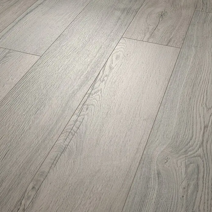 Egger Laminat NatureSense Aqua - Elva Eiche grau, Landhausdiele, 1.292 x 193 x 10 mm - Helle graue Holzoptik-Bodenbelag mit ausgeprägter Maserung und Dielenfugen.