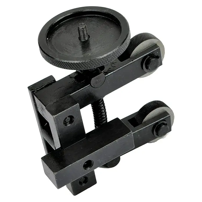 Rotwerk Rändelzange - Durchmesser: 45 mm - Nahaufnahme eines Rohrabschneiders mit Einstellknopf und Schneidrädern.