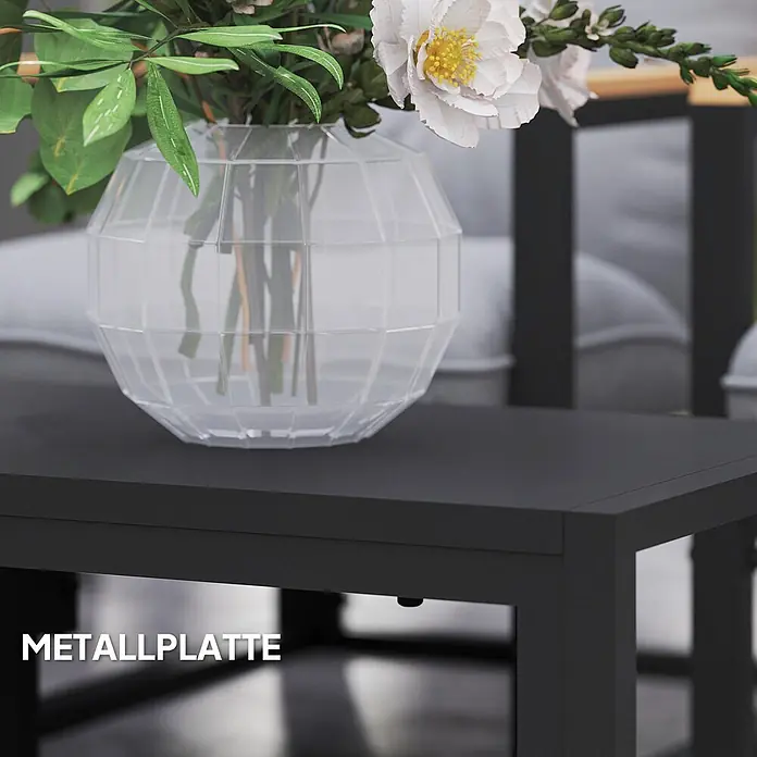 Outsunny Loungemöbel-Set - 4 -tlg., Stahl, Polyester, Schaumstoff, Sitzkissen, Hellgrau - Schwarzer Metall-Beistelltisch mit Blumenvase, der seine robuste Oberfläche hervorhebt.