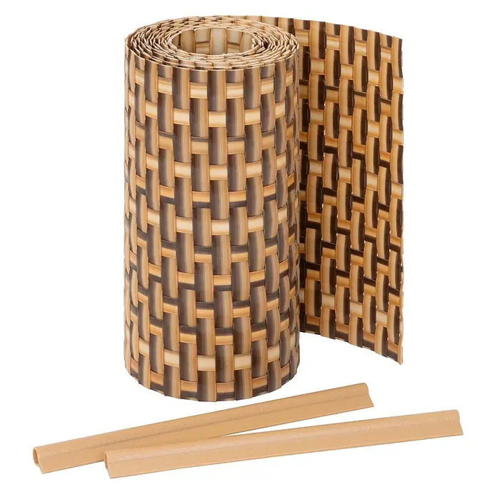 Jardinion Sichtschutzelement 250cm Sichtschutzstreifen 19cm x 2,4mm inkl. Klemmschienen Braun - Kunststoff, Braun - Rolle aus braun-beigem Kunststoffrattan-Geflecht mit zwei passenden Zierleisten.