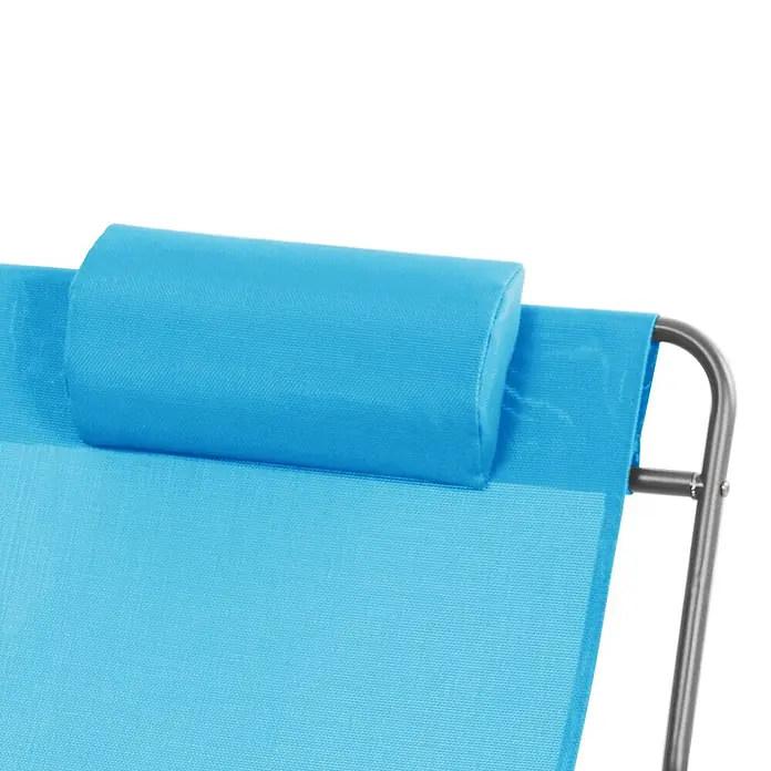 SVITA Gartenstuhl-Set SVEIO - 2 Stk., 50 % Polyester, 50 % Stahl, Blau, B x T x H: 65 x 80 x 81 cm - Nahaufnahme eines blauen Stoffkopfkissens und oberen Teils eines Liegestuhls mit Metallrahmen.