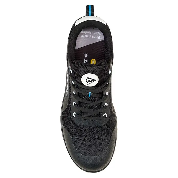 Dunlop Zapato bajo de seguridad BreezeTech - 42, Negro, Clase de protección según EN ISO 20345: S1P - Vista superior de un zapato Dunlop negro con una franja azul en la presilla del talón, logo blanco y textura de malla.