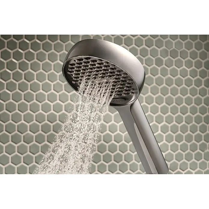 Hansgrohe Sistema de ducha Activera - Con grifo monomando, Número de tipos de chorro: 2 ud., Cromo - Ducha de mano metálica rociando agua activamente.