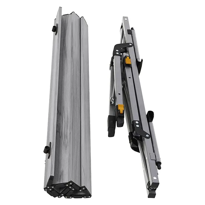 SVITA Campingtisch - L x B x H: 90 x 51,5 x 68 cm, Silber - Gefaltete graue Tischplatte in Holzoptik und silberner Rahmen mit schwarzen und gelben Details.