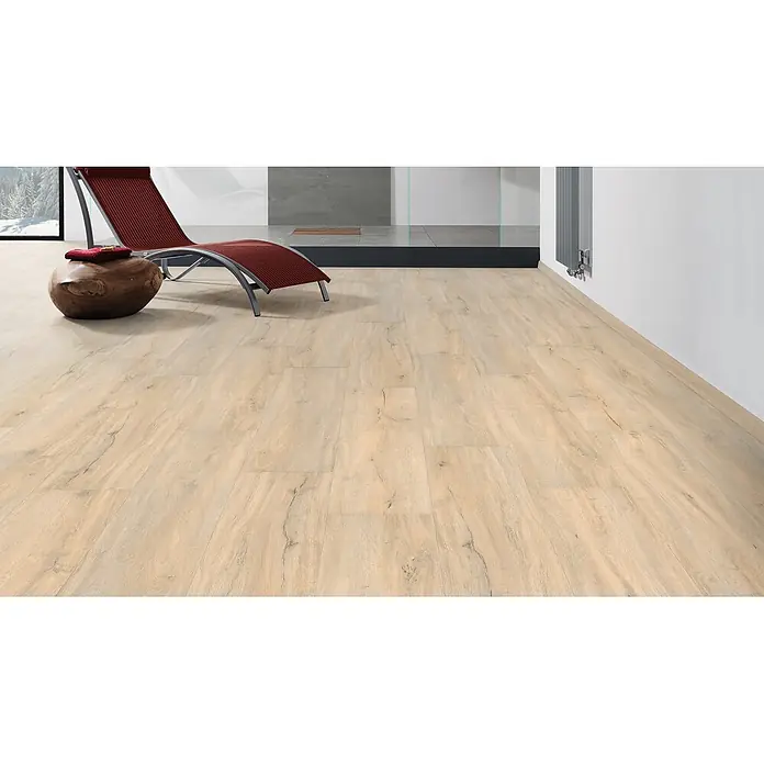 Living by Haro Hydrostar Designboden - Eiche Como, Landhausdiele, 1.282 x 235 x 6,5 mm - Heller Holzoptik-Boden in einem modernen Raum verlegt.