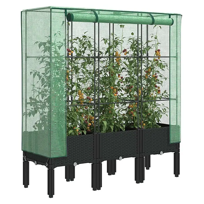 Furnicato Hochbeet Inklusive Gewächshaus-Aufsatz - 120 x 40 x 140 cm, Kunststoff, Schwarz - Schwarzes Hochbeet in Rattan-Optik mit grünem Netz-Gewächshausaufsatz, gefüllt mit Tomatenpflanzen.