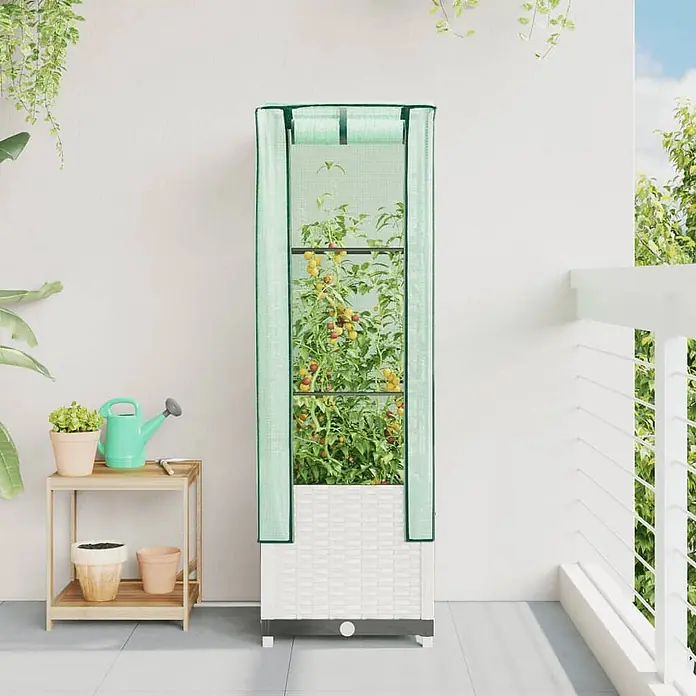 Furnicato Hochbeet Inklusive Gewächshaus-Aufsatz - 40 x 40 x 139 cm, Kunststoff, Weiß - Schmaler, hoher weißer Pflanzkasten mit grüner transparenter Abdeckung und Tomatenpflanzen auf einem Balkon.