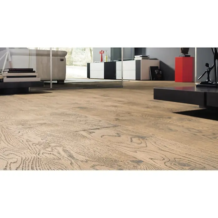 Living by Haro Parkett - Eiche Tabak Retro, Landhausdiele, 2.200 x 180 x 13,5 mm - Heller Holzfußboden mit ausgeprägter Maserung in einem modernen Interieur.