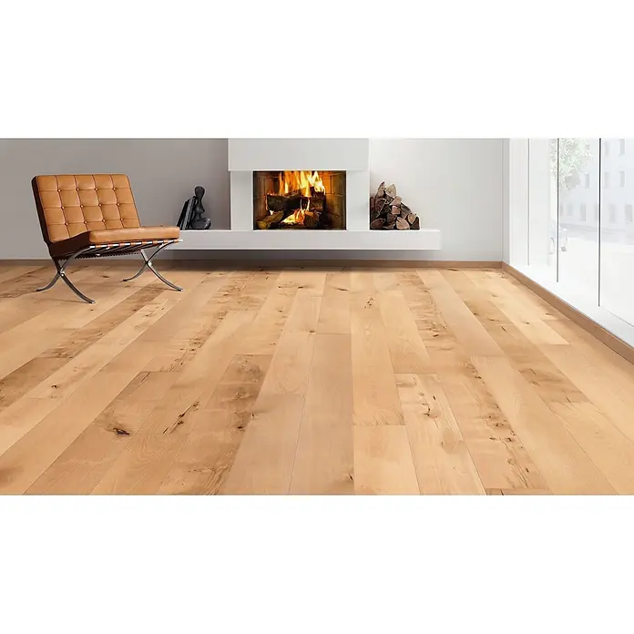 Living by Haro Parkett - Buche gedämpft, Landhausdiele, 2.200 x 180 x 13,5 mm - Heller Holzfußboden mit natürlicher Maserung und Ästen, der einen modernen Wohnraum erhellt.