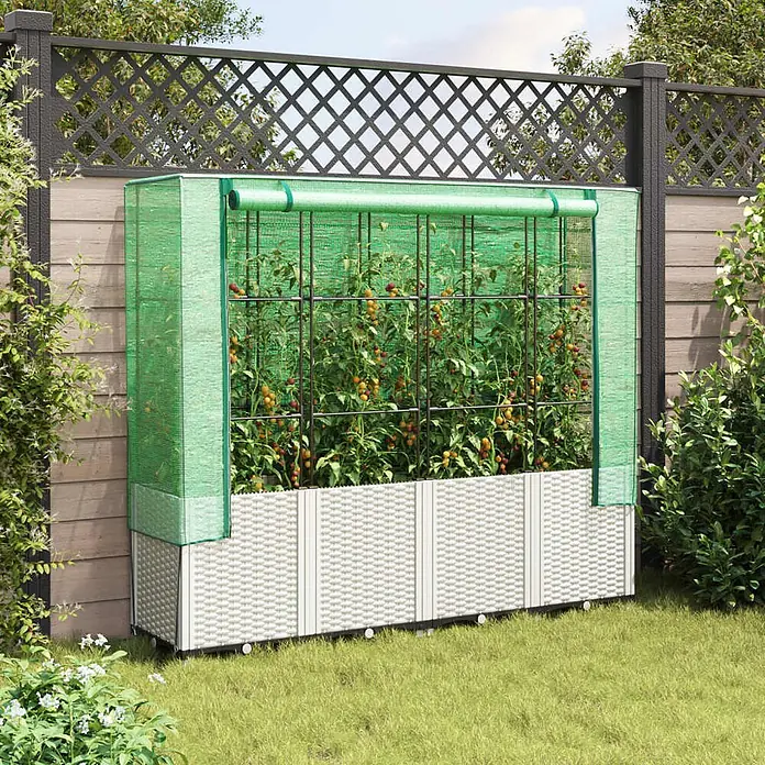 Furnicato Hochbeet Inklusive Gewächshaus-Aufsatz - 160 x 40 x 110 cm, Kunststoff, Weiß - Weißes Hochbeet in Rattanoptik mit grünem Netz-Minigewächshausabdeckung, Pflanzen im Freien angebaut.