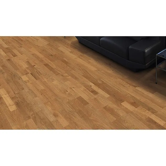 Living by Haro Parkett - Eiche Natur strukturiert geölt, Schiffsboden, 2.200 x 180 x 13,5 mm - Hellbrauner Holzboden mit natürlicher Maserung in einem Raum verlegt.