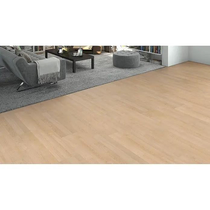 Living by Haro Laminat Sonderedition - Ahorn, Schiffsboden, 1.282 x 193 x 7 mm - Helles Holzboden in einem modernen Wohnzimmer mit grauem Teppich und Sofa.