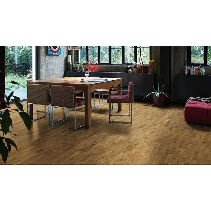 Living by Haro Parkett - Eiche Natur strukturiert geölt, Schiffsboden, 2.200 x 180 x 13,5 mm - Echtholz-Parkettboden in einem modernen Esszimmer.