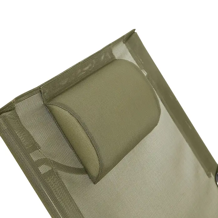 SVITA Garten-Liegestuhl TOMRA mit Hocker - 1 Stk., 50 % Kunststoffgewebe, 50 % Stahl, Klappbar, Grün, B x T x H: 61 x 77 x 93 cm - Nahaufnahme eines olivgrünen Kopfkissens aus Netzstoff auf einem passenden Netz-Liegestuhl.