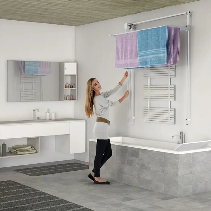 Foxydry Wandwäschetrockner Wall 150 Weiß - 152 cm, Farbe: Weiß - Weißer wandmontierter Handtuchtrockner in einem modernen Badezimmer, mit mehreren Stangen zum Aufhängen von Handtüchern, höhenverstellbar.