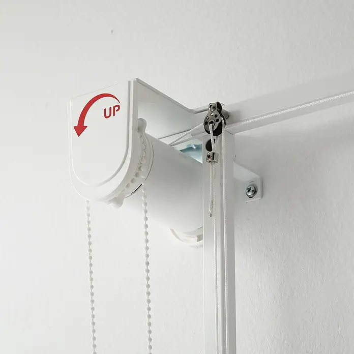 Foxydry Wandwäschetrockner Wall 150 Weiß - 152 cm, Farbe: Weiß - Weißer Rolladenmechanismus mit rotem „UP“-Pfeil und Seilzugsystem zum Heben und Senken des Rollos.