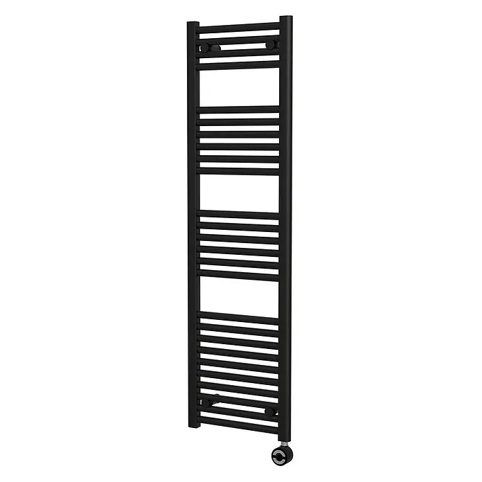 Interpromo Elektro-Badheizkörper Sonora, 50 × 140 cm, Schwarz Matt, 600 W, inkl. Heizstab - Ausstattung Heizkörper: Entlüfter - Schwarzer Handtuchheizkörper mit horizontalen Stangen und einer unten montierten Bedieneinheit.