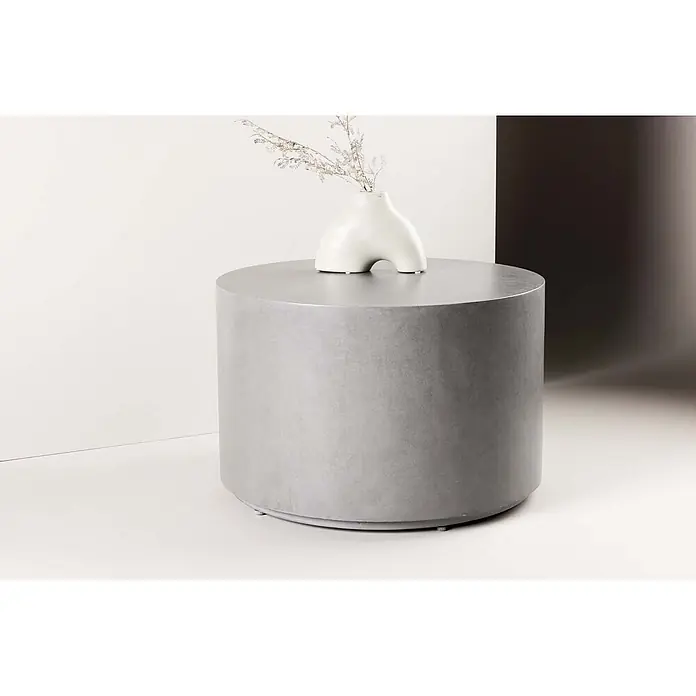 Ebuy24 Garten-Beistelltisch rund Lissabon - Ø x H: 60 x 40 cm, Aluminium, Stapelbar, Grau - Runder zylindrischer Beistelltisch in Grau mit einer minimalistischen weißen Vase und Trockenzweigen.