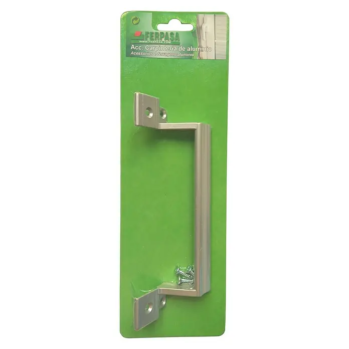 Manillón Asa - Distancia entre orificios: 128 mm, Plateado - Imagen de un tirador de puerta de aluminio con tornillos de montaje sobre cartón verde.