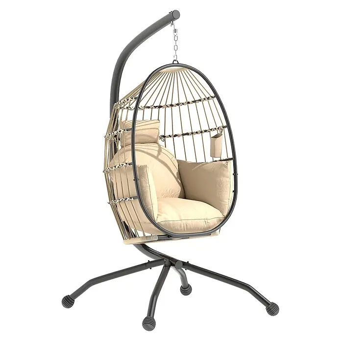 Outsunny Hängesessel - L x B x H: 120 x 88 x 192 cm, Khaki - Ein beiger, gewebter Hänge-Eiersessel mit bequemen beigen Kissen, aufgehängt an einem schwarzen Metallgestell.