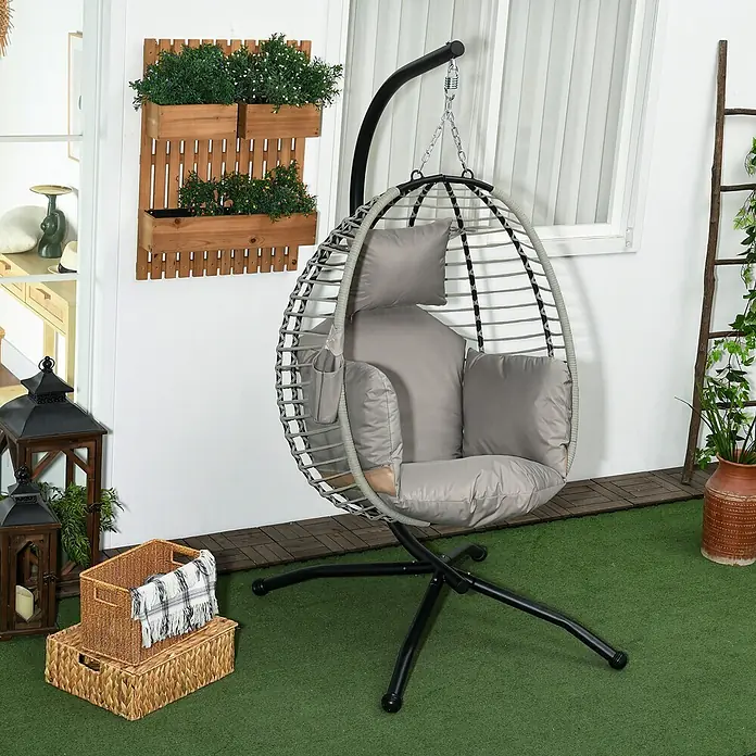 Outsunny Hängesessel - L x B x H: 110 x 100 x 188 cm, Grau - Ein grauer, geflochtener Hängesessel mit schwarzem Metallgestell und weichen grauen Kissen.