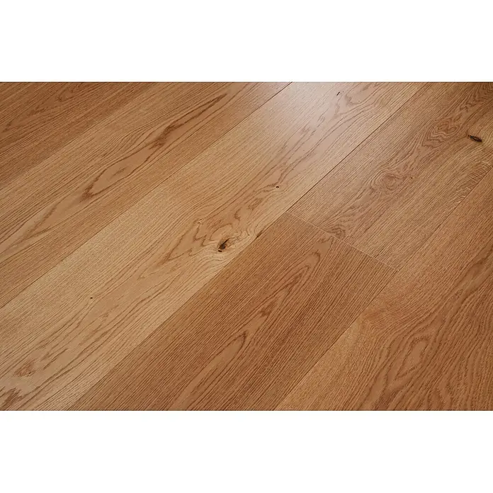 Parkett - Eiche Trondheim, 1.900 x 240 x 14 mm - Heller Eichenholzfußboden mit natürlicher Maserung und Ästen, diagonal verlegt.