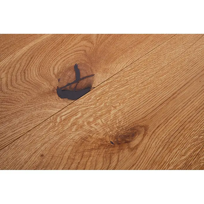 Parkett - Eiche Bamberg, 1.900 x 240 x 14 mm - Heller Eichenholzfußboden mit ausgeprägter Maserung und dunklen Ästen.