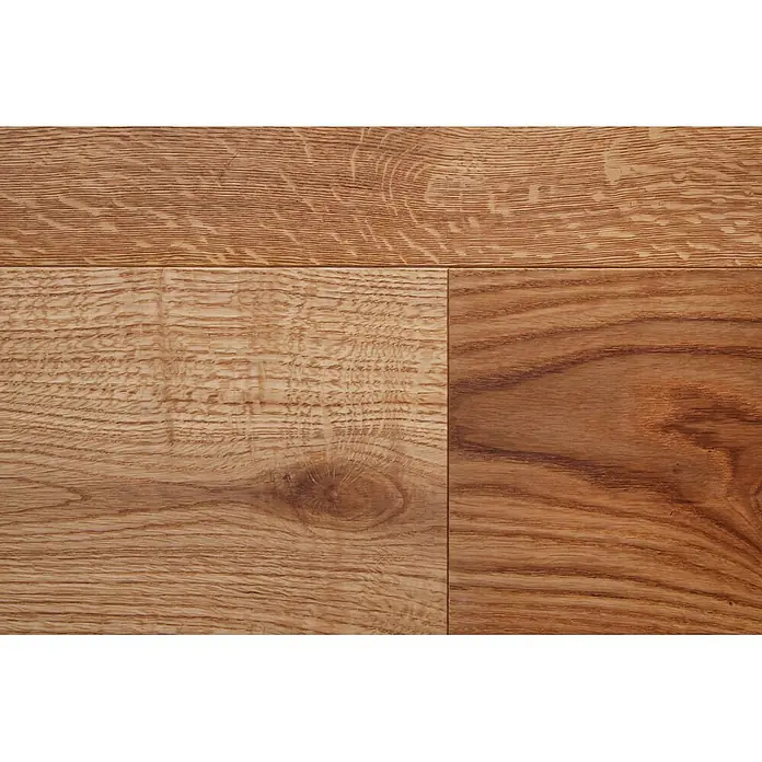 Parkett - Eiche Bamberg, 1.900 x 240 x 14 mm - Heller und mittelbrauner Holzfußboden mit natürlicher Maserung und einem Ast.