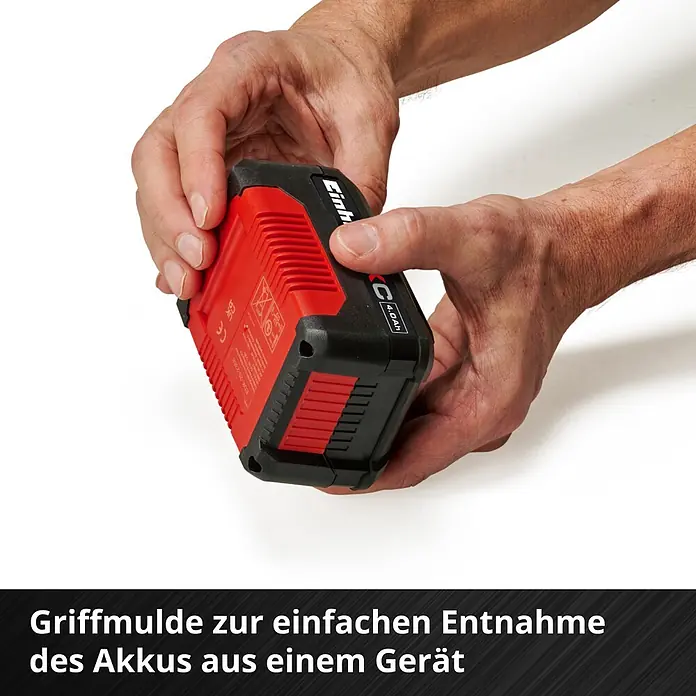 Einhell PXC 18V Akku & Ladegerät PXC-Starter-Kit - 18 V, 1 Akku, 4 Ah - Roter und schwarzer Einhell Akkupack mit Griffmulden, von Händen gehalten zur einfachen Entnahme.