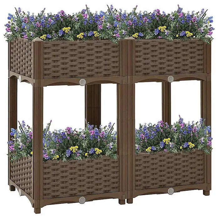 Furnicato Hochbeet - 80 x 40 x 71 cm, Kunststoff, Braun - Braunes Hochbeet aus Kunststoff in Korbflechtoptik, zweistöckig mit vier Pflanzkästen voller bunter Blumen.