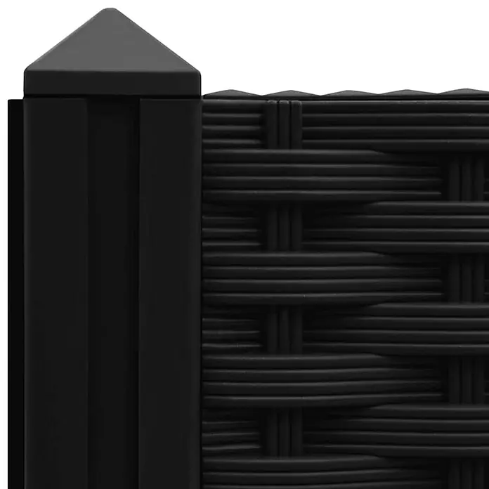 Furnicato Hochbeet - 80 x 40 x 71 cm, Kunststoff, Schwarz - Nahaufnahme eines schwarzen Zaunpfostens mit pyramidenförmiger Kappe, verbunden mit einem schwarzen Geflechtzaunfeld.