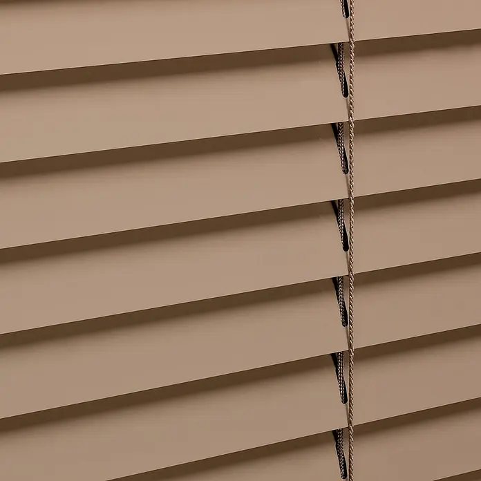 Lichtblick Jalousie - Braun, Aluminium - Beige horizontale Jalousien mit Verstellkordeln.