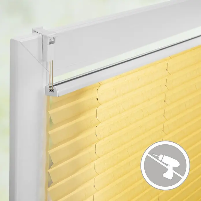 Lichtblick Plissee - Gelb - Gelbes Plissee, bohrfrei an einem weißen Fensterrahmen befestigt, mit Klemmfix-Montagesystem.