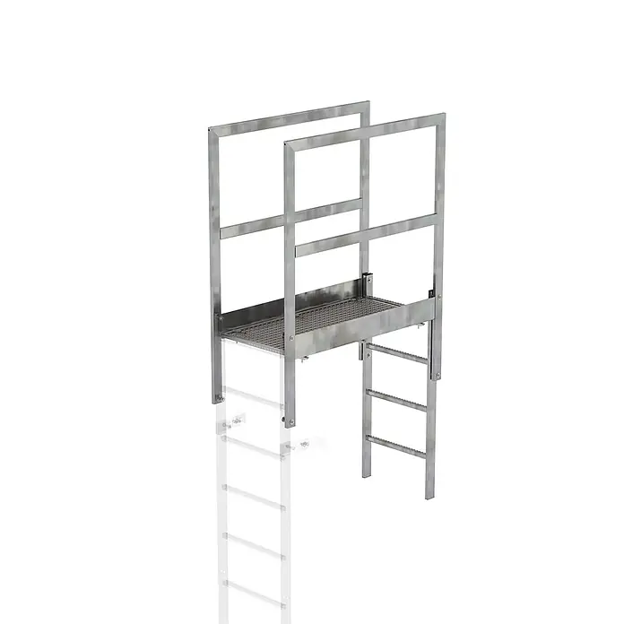 Munk Dachleiter Attika-Überstieg in Sonderlängen Stahl verzinkt 1200mm - Stahl - Silberne Industrieplattform aus Metall mit Geländer, Gitterrost und integrierter Leiter für sicheren Zugang.