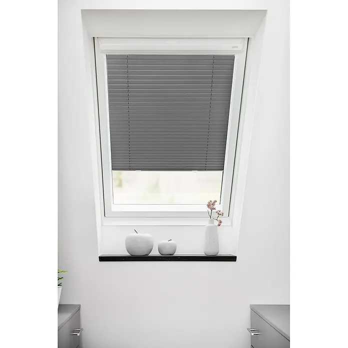 Lichtblick Dachfensterplissee Dachfenster Plissee ohne Bohren Grau S06 - Farbe: Grau, Manuell - Graues Plissee für ein Dachfenster, teilweise geschlossen.